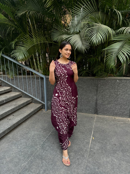 Elegant Maroon Handcrafted Kurta with White Abstract Print